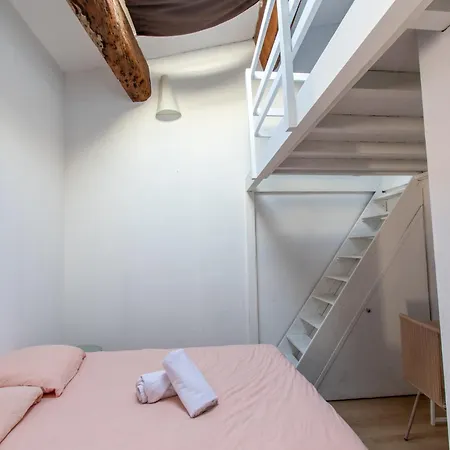 Appartement Vue Quai - Proche De La Gare & Des Halles De - 3eme Etage Sans Ascenseur *